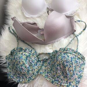 ✅✅SOLD✅✅ of 4 bras Victoria’s Secret,